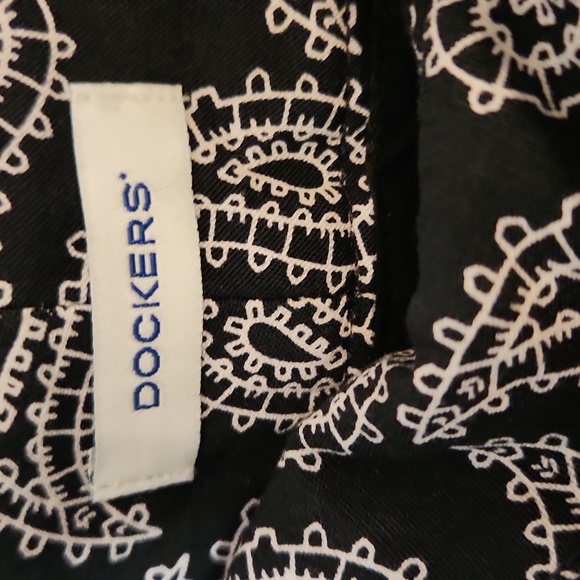 Dockers, NWT, Women's Skorts, Size 6, Black with White Paisley design - Picture 3 of 10
